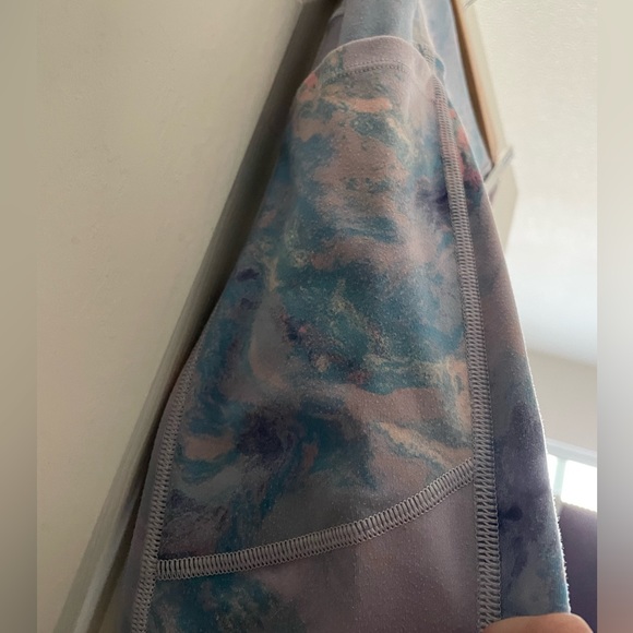 Victoria’s Secret Marbled Leggings with pockets (no longer sold) - Picture 2 of 5